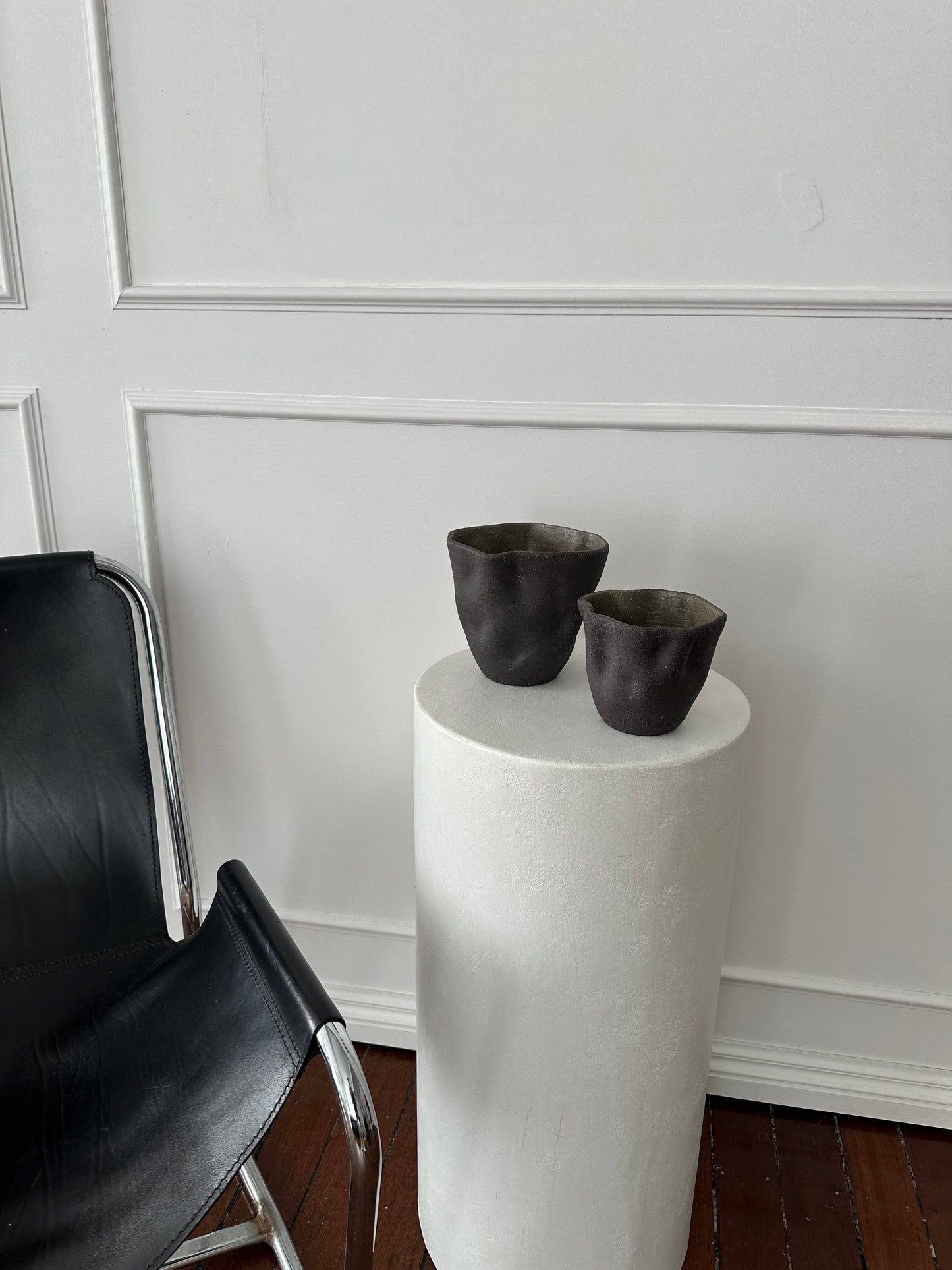 SCALLOPED VASE BLACK