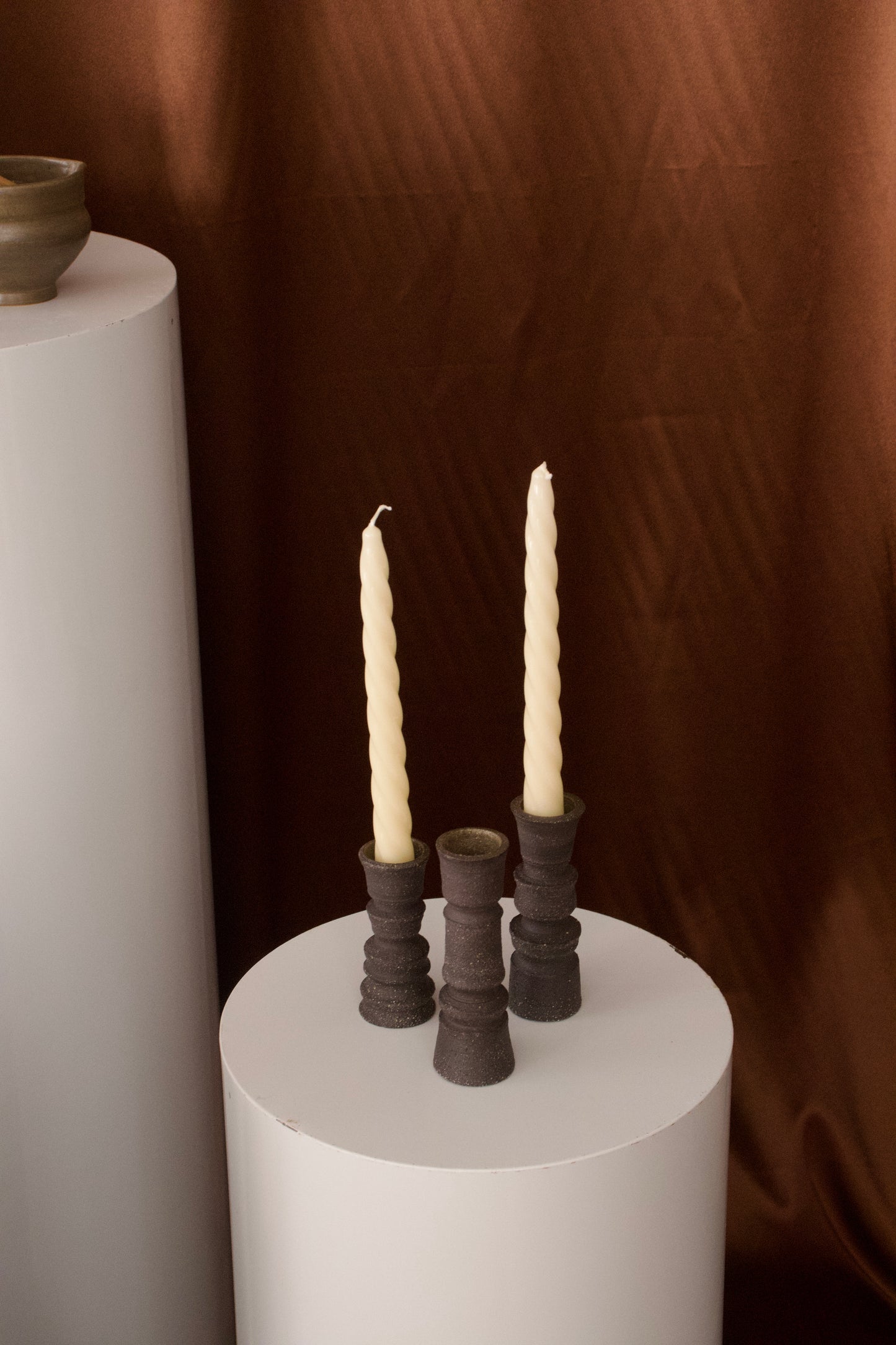 SCULPTURA PILLAR CANDLESTICK BLACK