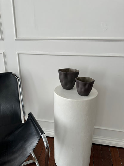 SCALLOPED VASE BLACK